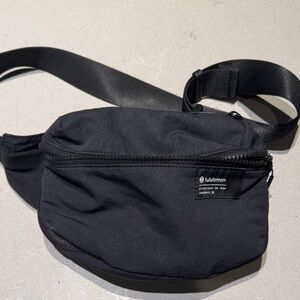 lululemon athletica Men's Black Belt Bag